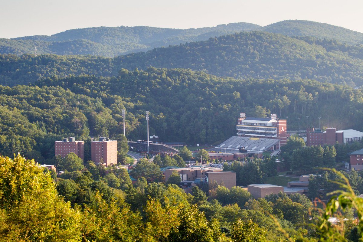 appstatesports's tweet photo. Happy #EarthDay 

Lucky to call these views our home 🏔 https://t.co/FfEDkwWhxK