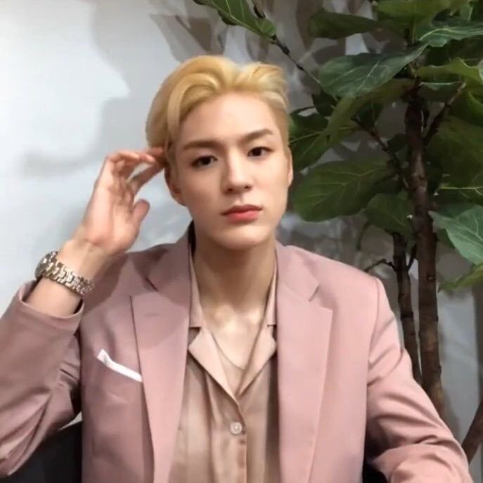 HAPPY BIRTHDAY BABY!!! thought i would do it right with blonde pink suit jeno #HappyJenoDay #따뜻한_봄에_와줘서_고마워_제노야 #OurPrinceJenoDay