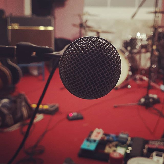 When you miss your studio 🤤

#cantwait
#imissyou
#musicstudio
#microphone
#shuresm58
#singasong
#sphere
#pedalboard
#voxac30