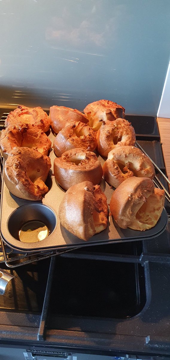lizzyallison68's tweet photo. @_MHS_Technology The most successful Yorkshire puddings I've ever made in my whole entire life!! Only made 11 though 😊 #whoneedsauntbessies https://t.co/1B7qYXj5Dy
