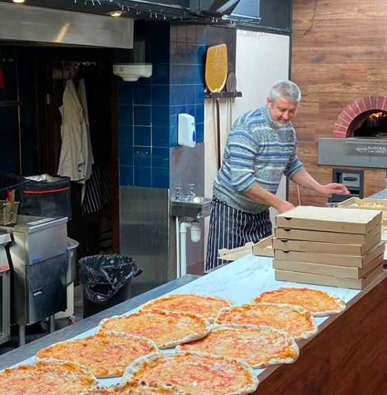Chefcouk's tweet image. What a wonderful initiative by @SoulFoodEdin providing food to the hungry and the homeless around #Edinburgh! So thankful to Chef Davide of @larivapizzeria &amp;amp; Chef Roberta of @thelittlechartroom for teaming up!

#coronavirus #feedtheneed #chefsinuk #ukchefs #soulfood