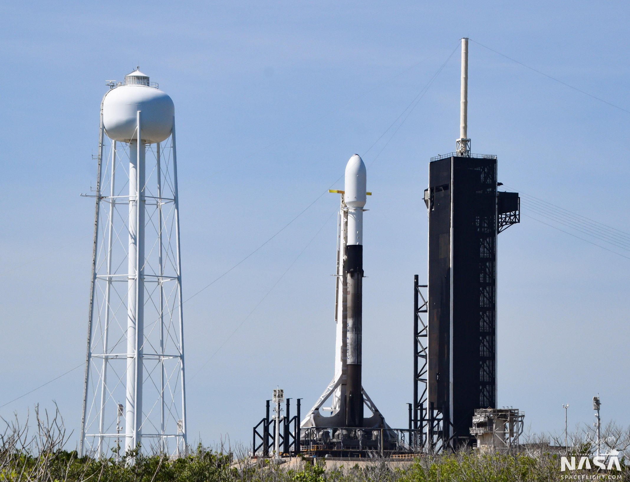 В космос уже неоднократно запускали. Falcon 9. Ракета Falcon 9. Starlink Falcon 9. SPACEX Falcon 9 запуск.