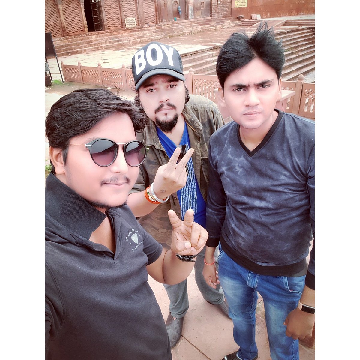 kapilrajkp's tweet photo. A sweet friendship refreshes the soul. 😇
#throwback #picture #memories #friends #friendship #bff #goals 
#dostlog #moments #kapilrajkp https://t.co/X1gzwAPPTJ