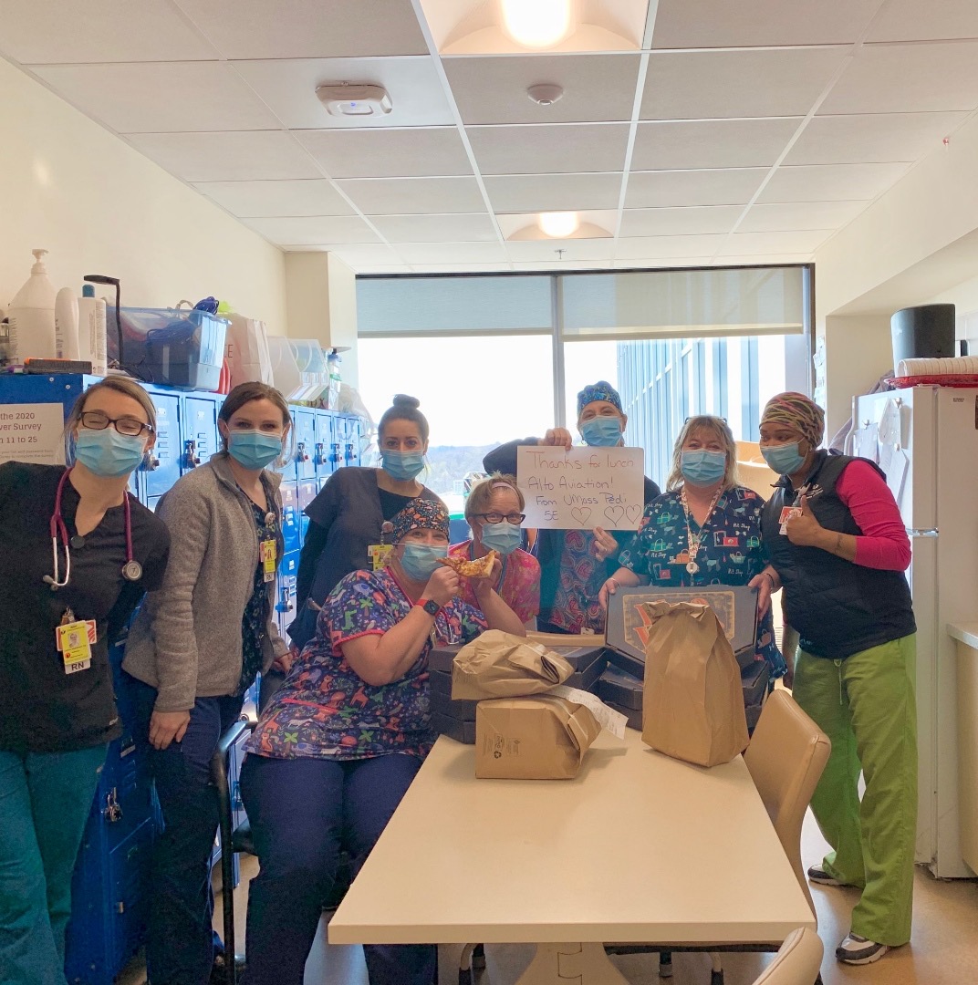 ALTOaviation1's tweet photo. As part of @ALTOaviation1 #spreadkindness #WeAreAllInThisTogether surprised #covid19heroes nurses aiding #COVID19 patients at #UMassMemorialMedicalCenter with lunch from #Worcester Blue Jeans Pizza. Thank you! You are our heroes!
#ALTOTeam #nursesrock #WeCareWednesday #NBAAYoPro https://t.co/DY57ycSFRu