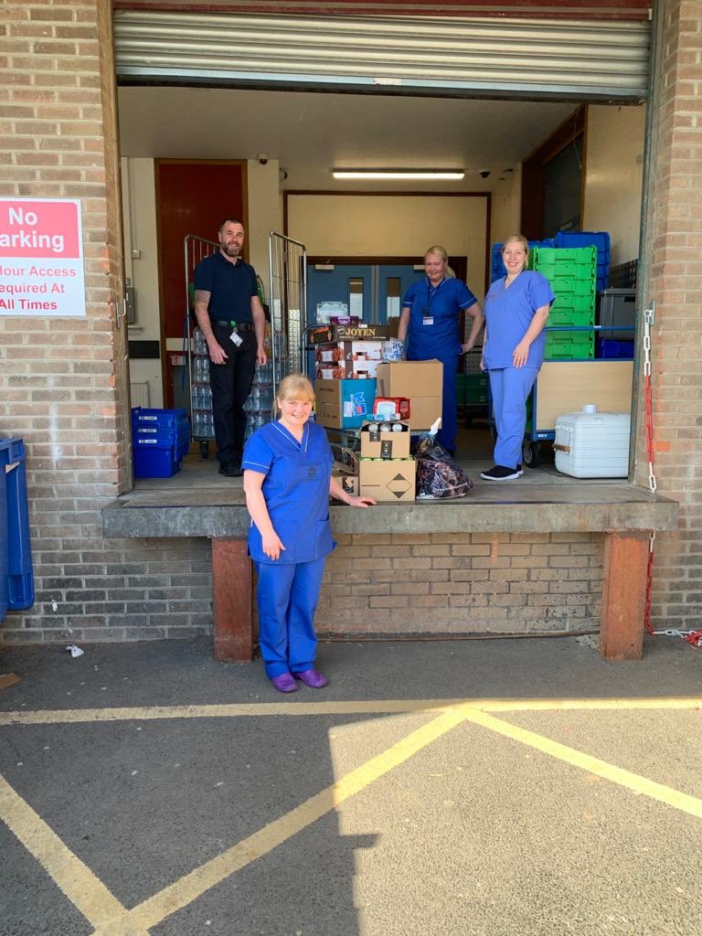 Portadownlol1's tweet photo. Portadown LOL No1 made a donation to the ICU ward at Craigavon Area Hospital. The donation was grateful appreciated by those pictured. We would like to thank Birches Apprentice Boys and Portadown Heritage Tours for their donations. Our Thanks goes to all those on the frontline https://t.co/hecut1Ypm6