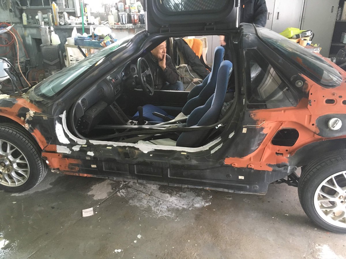 Tohko そういえば一昨年 友人がロータリー カペラのレストアをお願いしている板金屋さんに Az 1がリフレッシュで入庫していた リフレッシュする必要ないほど綺麗な箇体だったが もしかして フォロワーさんの誰かの