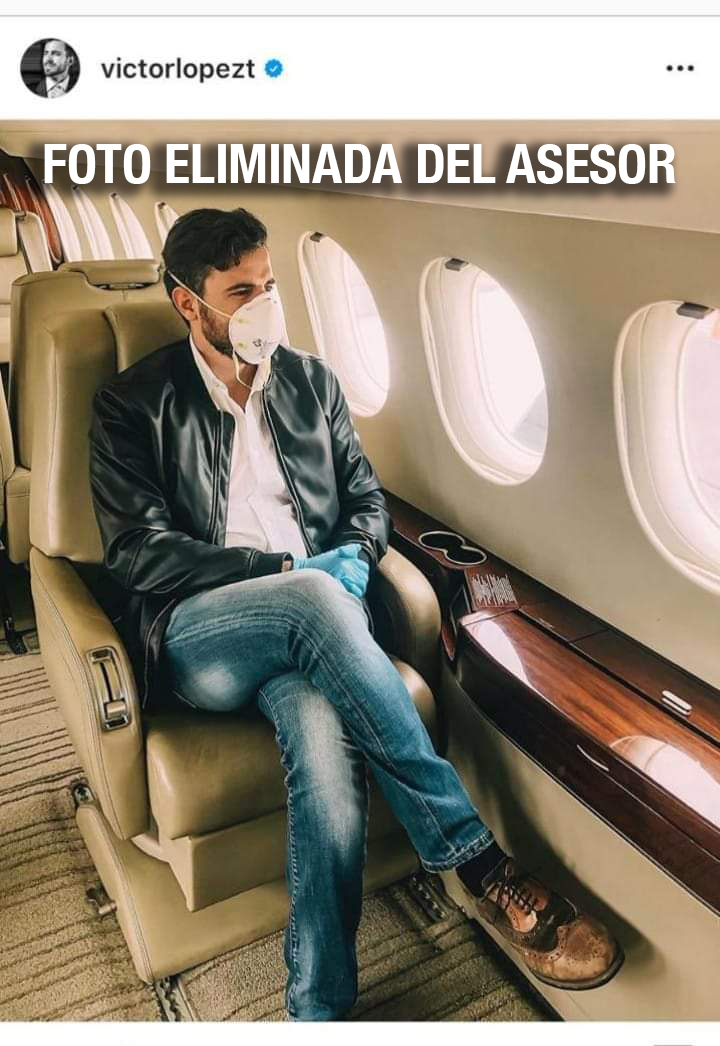 EcuadorPlay's tweet photo. ¿Avión Presidencial? Llama la atención que en la foto eliminada por Victor López de sus redes sociales (izquierda), se lo observa viajando en avión con las mismas características del avión presidencial ✈️ (derecha), desde el piso hasta los asientos. https://t.co/5OyK86hYd7