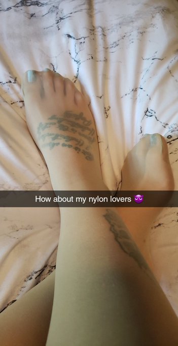 Hey hey y'all!!  #nylon #feet #footfetısh #pantyhose https://t.co/b9N5b4PIkK<a href="/tag/nylon"class="tags">#nylon</a><a href="/tag/feet"class="tags">#feet</a><a href="/tag/footfet%C4%B1sh"class="tags">#footfetısh</a><a href="/tag/pantyhose"class="tags">#pantyhose</a>