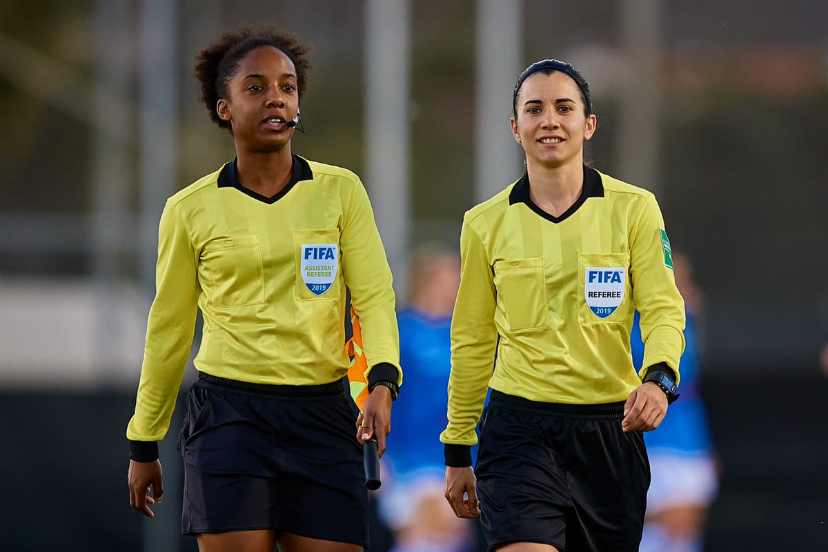 FCF_CAT's tweet photo. 🥁 #QuizzFCF |
RESPOSTA 1⃣3⃣ | Quantes àrbitres internacionals té en l'actualitat el Comitè Tècnic d'Àrbitres de l'FCF?
✅ 𝗗𝘂𝗲𝘀, les primeres del #futbolcat: Ainara Acevedo, com a àrbitra principal, i Matilde Esteves, com a assistent.
⚽️ #Orgullosa
🏡 #JoEmQuedoACasa https://t.co/R0UzQiEM44