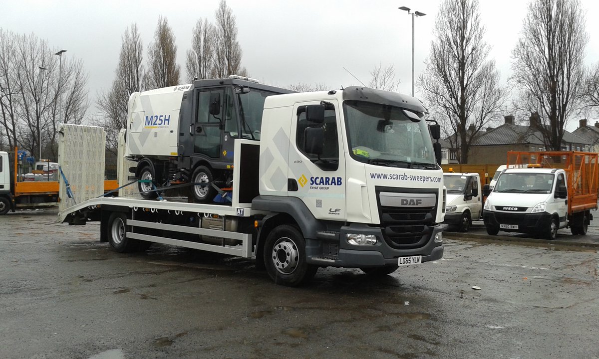 AT_Limited's tweet photo. Scarab Sweepers low profile Andover plant body mounted to a DAF chassis #beavertails #plantbodies #roads #lowheight #easyloading #Andover #AT @ScarabSweepers https://t.co/m03zgTzZhN