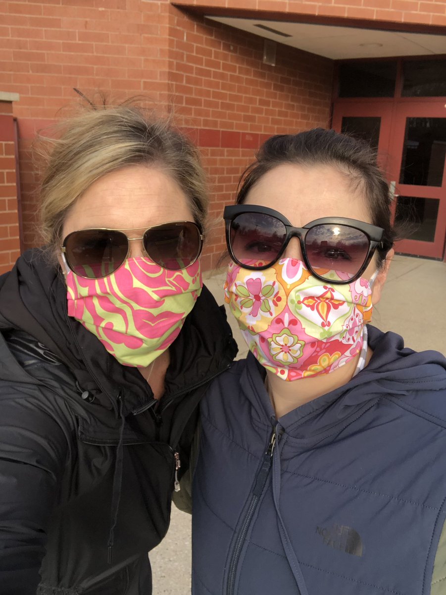 400 plus meals handed out this morning at one CL location! Admins. in training! <a href="/WoodsCreekD47/">Woods Creek</a> #d47stepsup