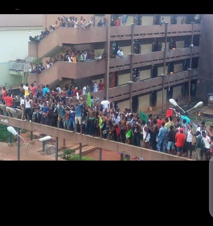 StLevi_d_Genius's tweet photo. At first I thought it was a federal prison, little did I know it was an hostel in Uniben.
#unibenvsunilag https://t.co/2sgwDSPEH6