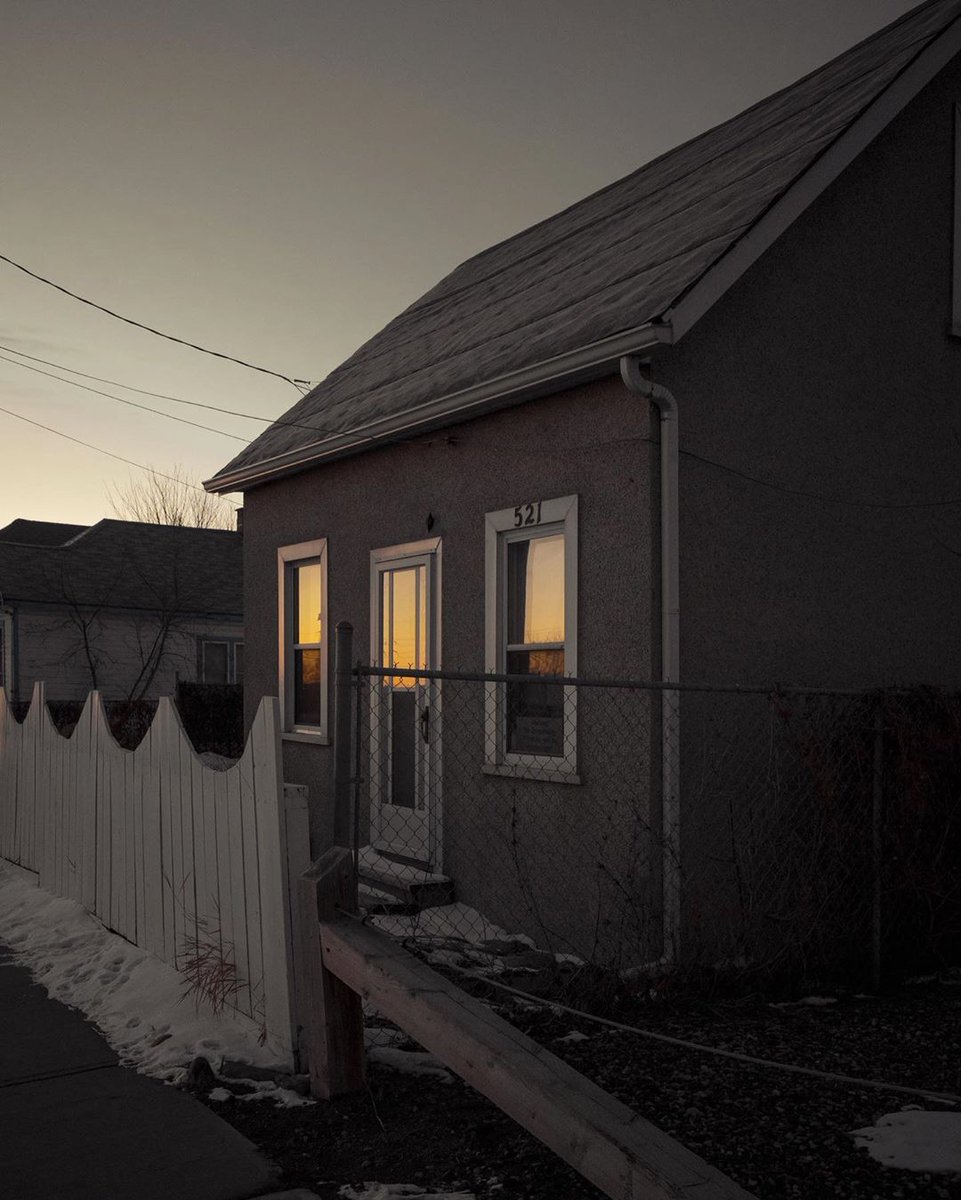 L'aube, ce doux moment où le soleil chasse l'obscurité.

Si vous perdez l'inspiration entre les murs de votre habitation, c'est l'occasion de vous offrir une nouvelle perspective créative et d'explorer les beautés de son extérieur !

📷 Notice Media au GRIII