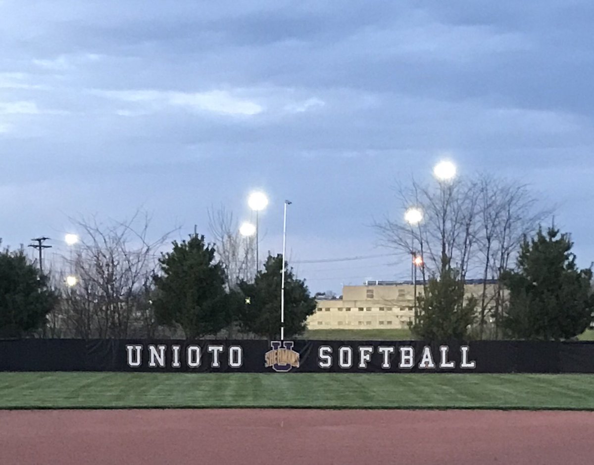 UHSsportsNEWS's tweet photo. On behalf of HC Rob Hull &amp; myself we want to pay tribute to our VSB SENIORS:  

Grace Anderson, Payton Britton, Madie Brown, Annie Cox, Haley Holt, Jaylah Kennedy, Jerzi Paul, Hallie Pinkerton https://t.co/zwIg1CJMF4