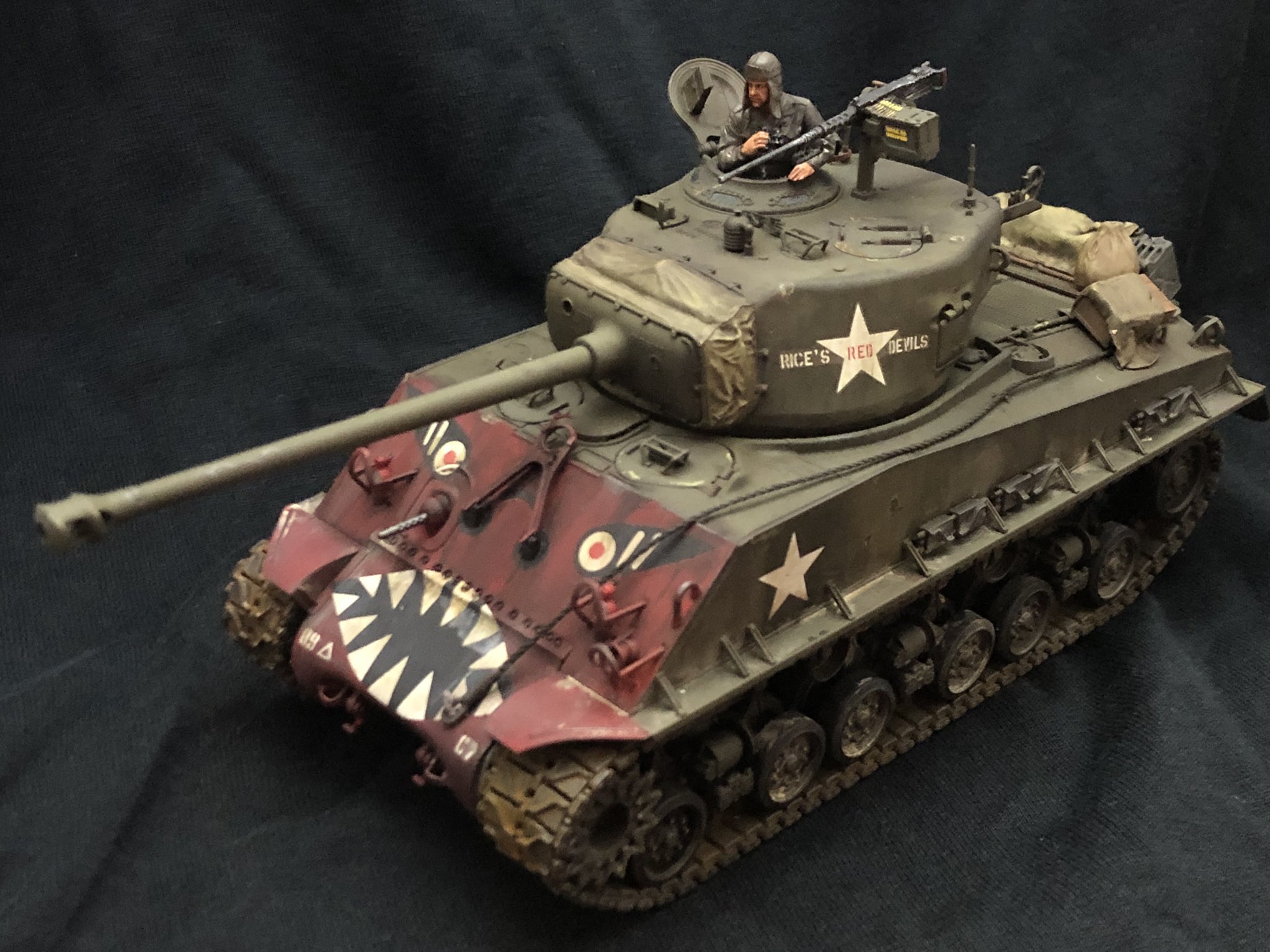 生存者 タミヤ 1 35 M4a3e8 朝鮮戦争 完成しました パッケージアートにもなってる 第戦車大隊c中隊の Rice S Red Devils 仕様にしました 戦車の前面が真っ赤なのはやっぱり独特でカッコいいですね T Co Dv9mnssry0 Twitter