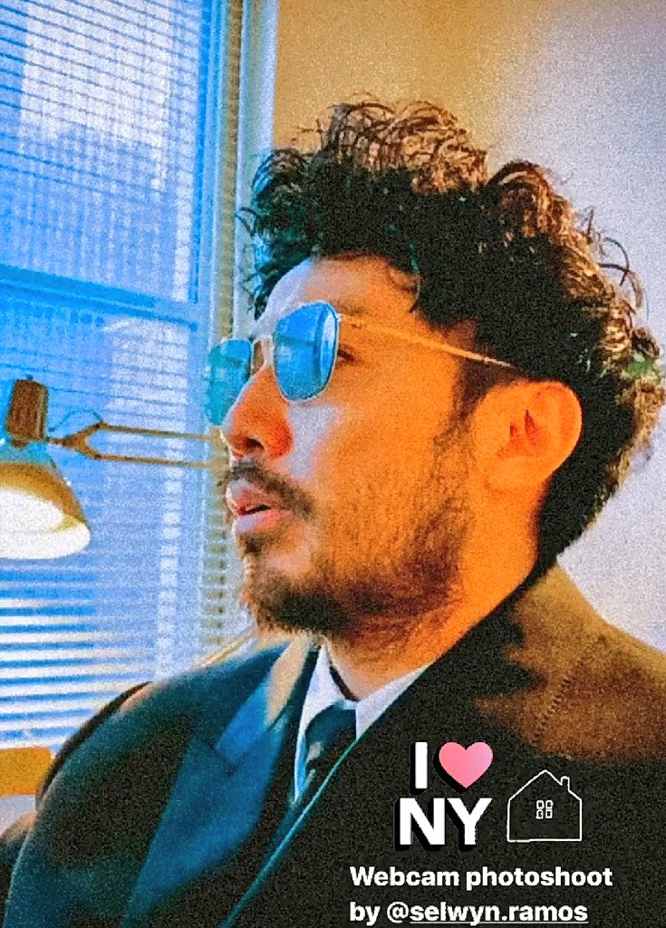 広美 綾部くんのインスタ 元気そうで良かった お家でスーツ姿 そしてお髭がダンディでかっこいい 私は手が好き 綾部祐二 ピース綾部