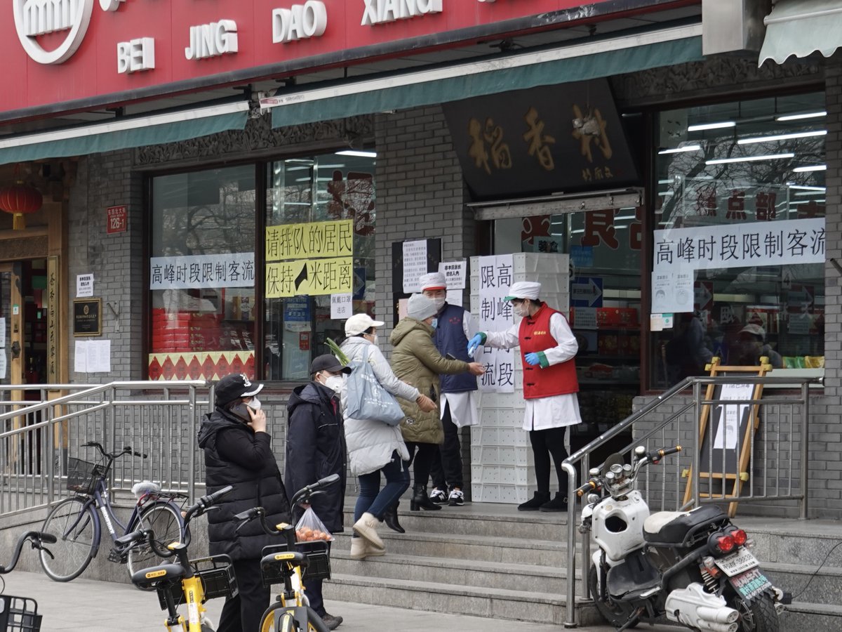 wanglai_yu's tweet image. When the world non-stop(the guards）