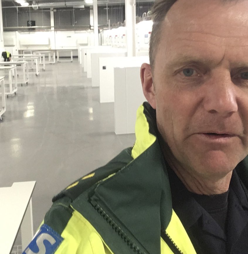 NeilRoworth's tweet photo. Driver trained with Yorkshire Ambulance 🚑🚒💪.This place is vast, hopefully we will not be needed anymore 💙. Met some great people working hard to keep us safe.
#staysafe #stayathome #nightingaleharrogate https://t.co/kZFuUgyeUp