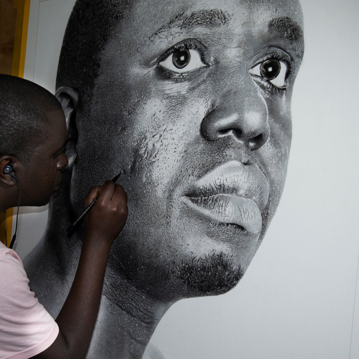 Self-Esteem II
Charcoal on paper

#art #realism #BlackAndWhite #ramadhanHamis #charcoal