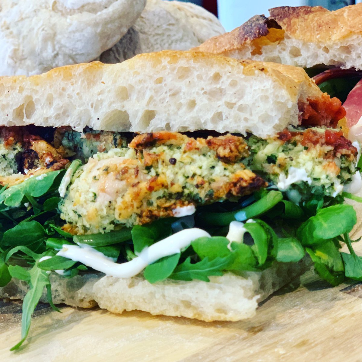 cafecottonhalle's tweet image. 💥 New - #garlic &amp;amp; #parsley #breaded #chicken on yummylicious #ciabatta from our neighbour @companiobakery 😋😋 

Please visit our website for collection order.  #brunch #lunch #ancoats #independent #deli #supportsmallbusiness #supportlocalBusiness