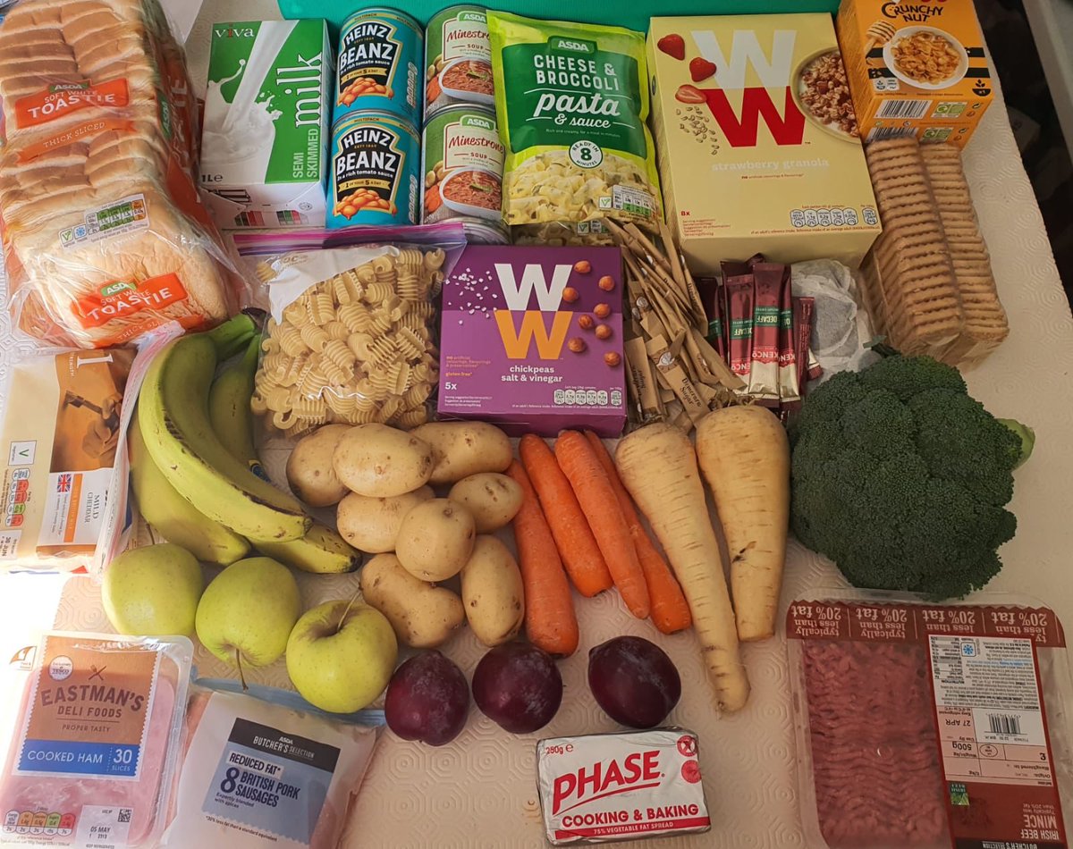 A huge thanks to PC Tommy and his colleagues at the Medway Police Community Safety Unit for the donation of food items. 👮🏼‍♂️Your support is wonderful. 

Today’s food parcels are looking amazingly healthy.

Please stay safe🏠 Protect our NHS 💗Spread the love❤️