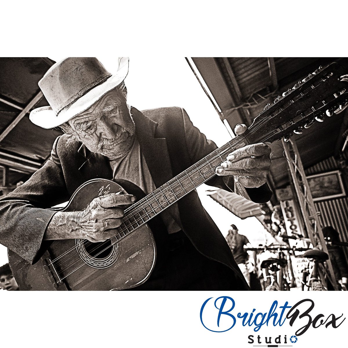 brightboxphoto's tweet photo. Today it feels like a day to share a portrait.
#BrightBoxStudio #StreetPhotography #DraganEffect #Monochrome #Portrait #Dragan #PortraitPhotography #ProfessionalPhotography #WednesdayInspiration #Wednesday #Photojournalism #OldMan #Guitar #Hat #Music #Musician #StreetArtist https://t.co/pI5PUdrMmj