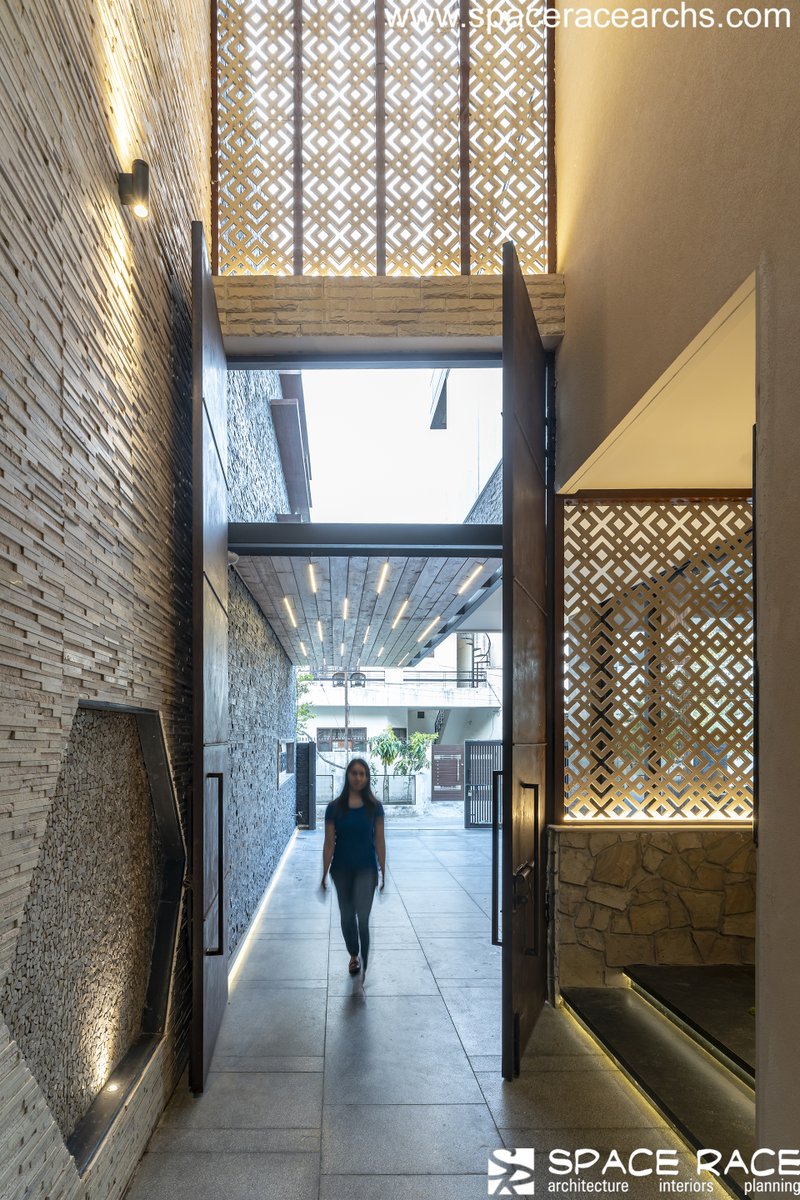 spaceracearchs's tweet photo. Project- The Waterfall House by Space Race Architects
#DesignDekko #WAArchitects #ArchDaily #Architizer #ArchitectsJrnal #ArchDigest #Architectsdiary #spaceracearchs #architectmag #IndiaToday #InteriorDesign #HomeAdore #designboom #dezeen #ArchRecord #Design_Week #Behance https://t.co/oBb5QEencW