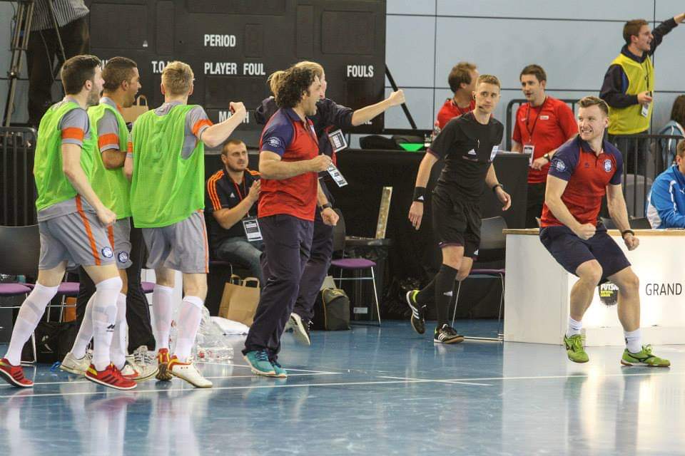 MFC_Futsal's tweet photo. Happy 30th Birthday to @ChrisWildgoose from all of the @MFC_Futsal family! Here he is (yellow bib) in the stand! A big part of setting the standard for futsal media in those early years of English Futsal. Great times! Now successfully working @BarnsleyFC #MFCLegend https://t.co/WYd92h1Mqi