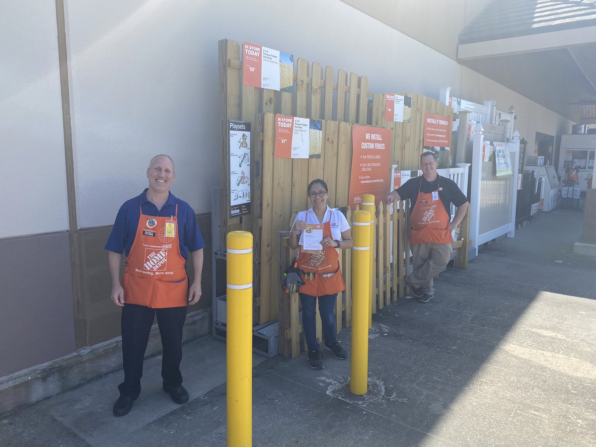 Cilda Singleton at 6369 picks, runs, and greets to help make the entire curbside pickup experience flawless! <a href="/michaeledenfie3/">Michael Edenfield</a> <a href="/SarahFarrellTHD/">Sarah Farrell</a> <a href="/CharlesA_Wilson/">Charles Wilson</a>