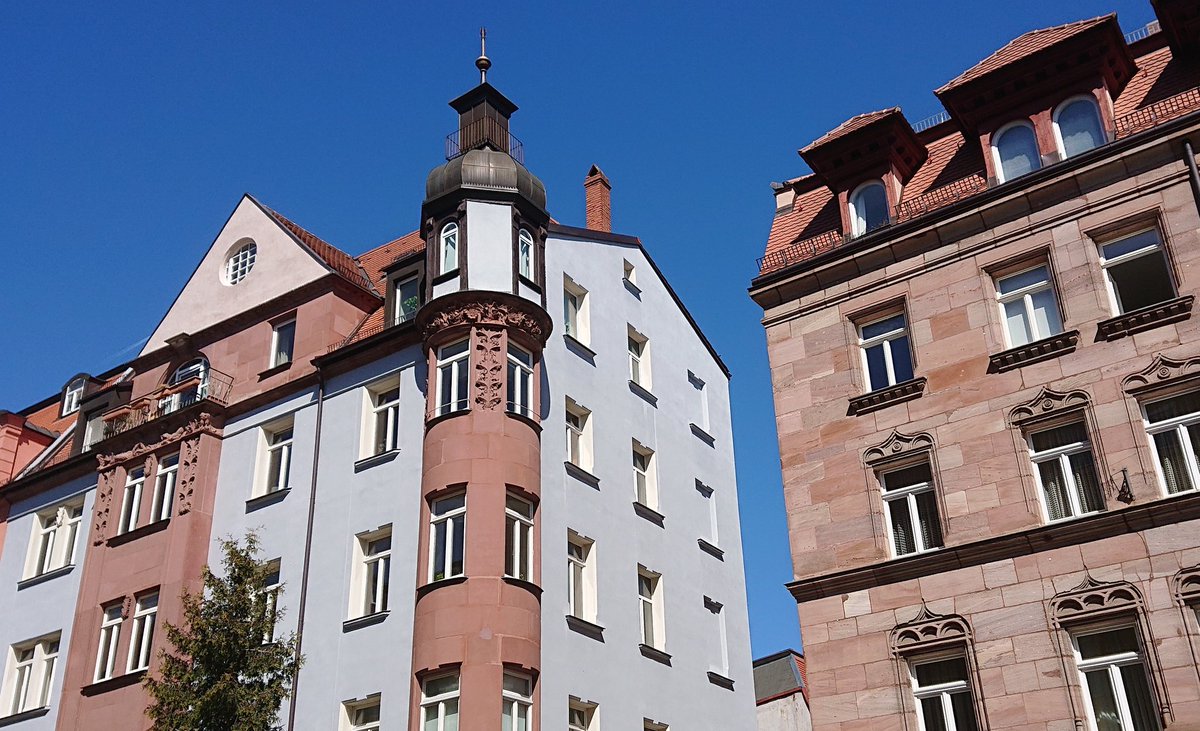 null_neun_elf's tweet photo. So, dann halt zwischen den #Telkos noch ein paar überseeische Eindrücke aus diesem #Nürnberg, Commonwealth of Franconia, verarbeiten. Oh, da sitzen ja auch wieder diese niedergedrückten Menschen rum, entrechtet und verzweifelt. https://t.co/sc5EGpTPjz