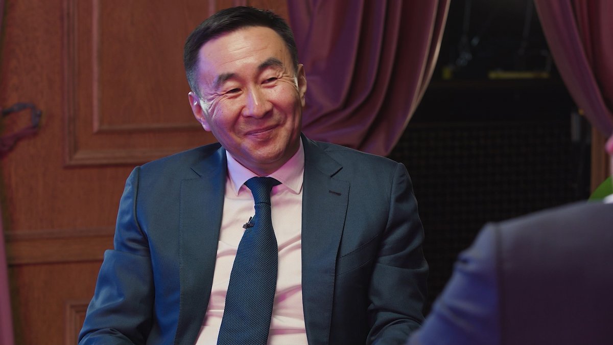 <a href="/hero_bbaatar/">Hero Baatar</a>-н цоо шинэ нэвтрүүлэг гарч эхэлжээ. #МонголыгБүтээлцэжБуйЭрхэмүүд нэвтрүүлгийн анхны зочин Уул Уурхай Хүнд Үйлдвэрийн яамны сайд Д. Сумъяабазар-н оролцсон дугаар орой ТV5-р 22:10 цагт гарна гэнээ. #МонголТуургатны100Эрхэм шиг нь далайцтай юм гарах байх аа, амжилт