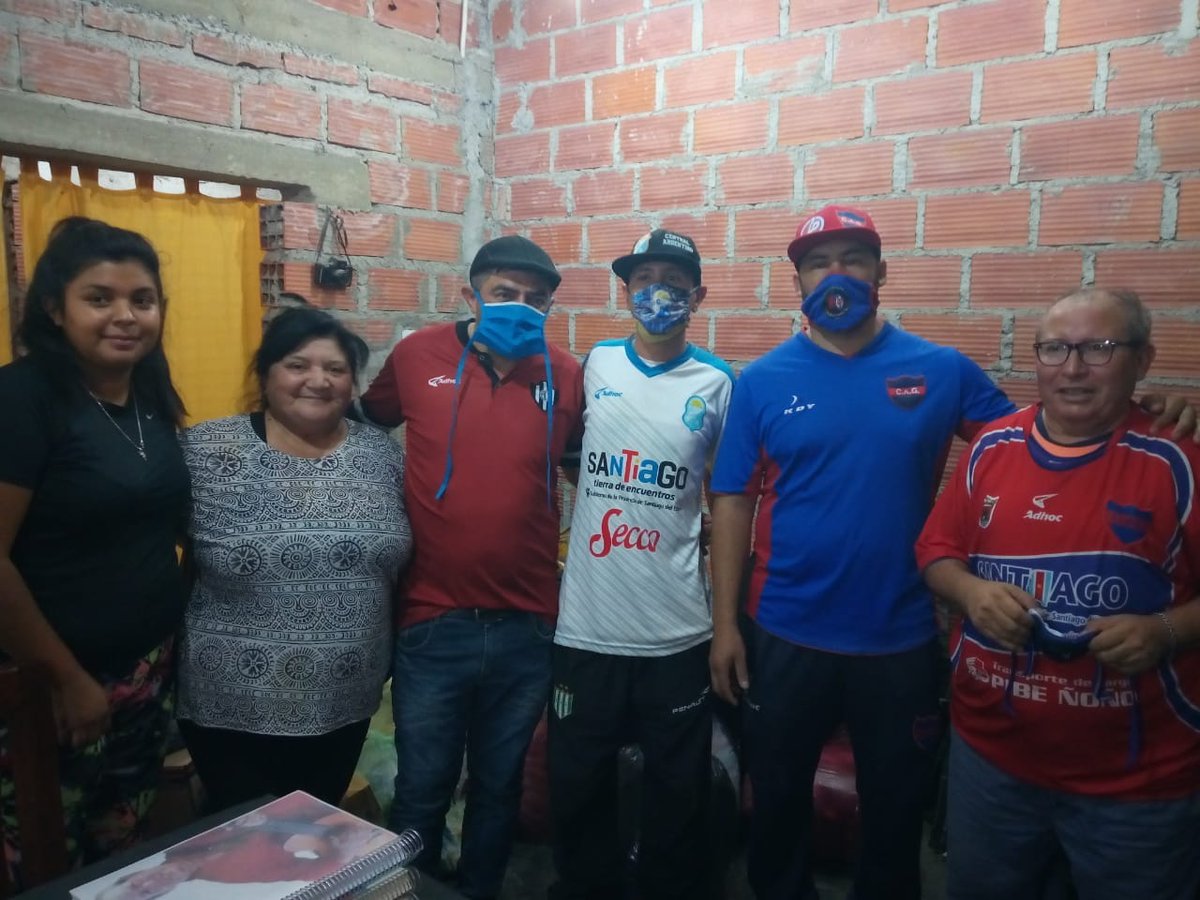 #CcaSolidario
[[Nuestra hinchada orgullo albo]]
#La12DeOktubre con Ollas Populares y ahora junto #LaBarraDelOeste de @CACCSANTIAGO y #LosPibes de @PrensaCAGuemes organizaron jornadas solidarias que ya estan haciendo mucho ruido Llevaron donaciones al merendero El Rincon de Rodo