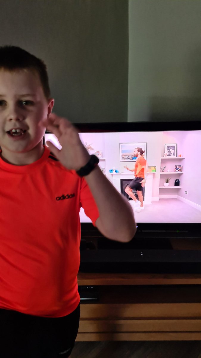 samanyayoga's tweet photo. @thebodycoach We matched this morning! #PEWithJoe #gettingfit #healthymind https://t.co/u1a9Qs9QBC