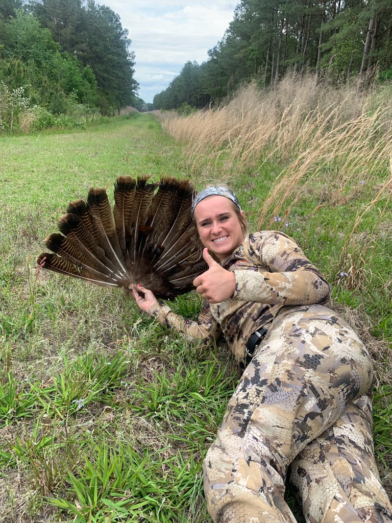UNCWsoftball's tweet photo. Shortly after @hunteralexcis went home and couldn’t compete on the 🥎field, she was able to get on another field to 👀 for some turkeys. Her family loves the outdoors and loves to hunt. It’s a good thing she does too. 😁Nice work Hunter! #uncw #seahawksoftball #seahawkssmile https://t.co/h65TVFqZQd