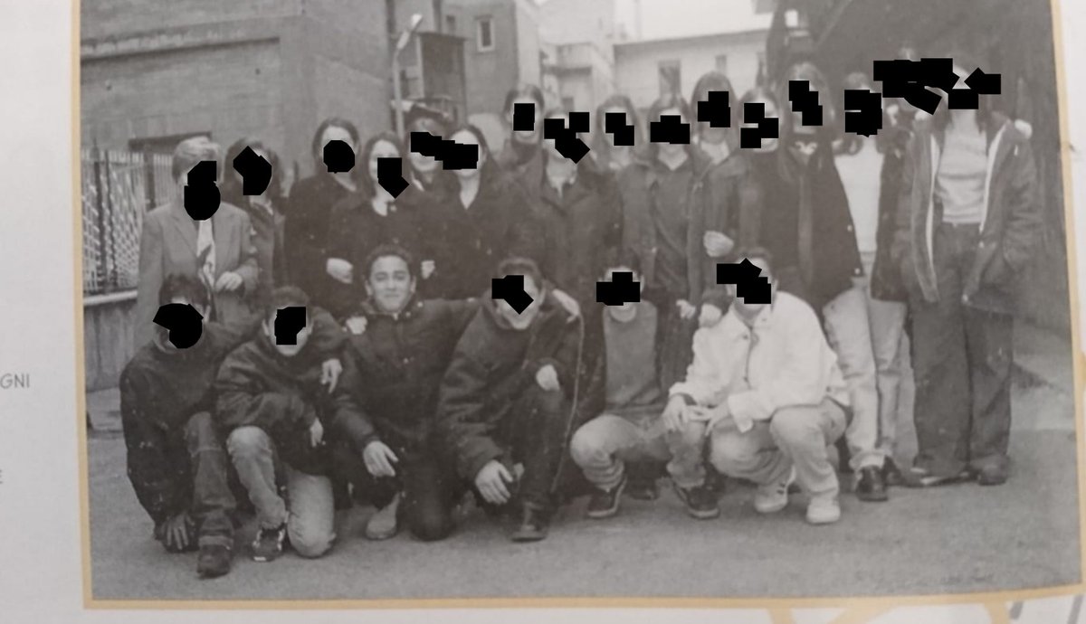 LdBorghetti's tweet photo. Anche LB ha frequentato il prestigioso Liceo Imbriani di Pomigliano D'Arco, la Eton del Vesuviano #glorydays https://t.co/Kg5jEMQlUT https://t.co/FNqxfG1pJe
