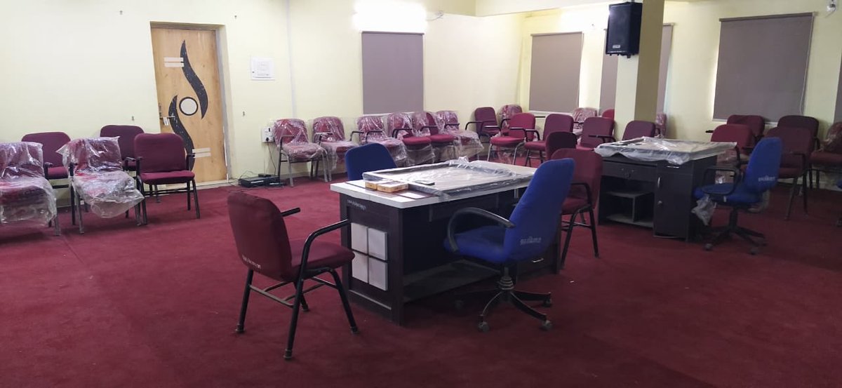 vnehra's tweet image. One more #CovidCareCentre is ready in #Ahmedabad 

Located near Kalupur Railway Station, it can accommodate about 200 patients 

Medical teams are in place. All other arrangements done ✅ 

My compliments to Central Zone Team for preparing the centre in less than 24 hrs👍👍