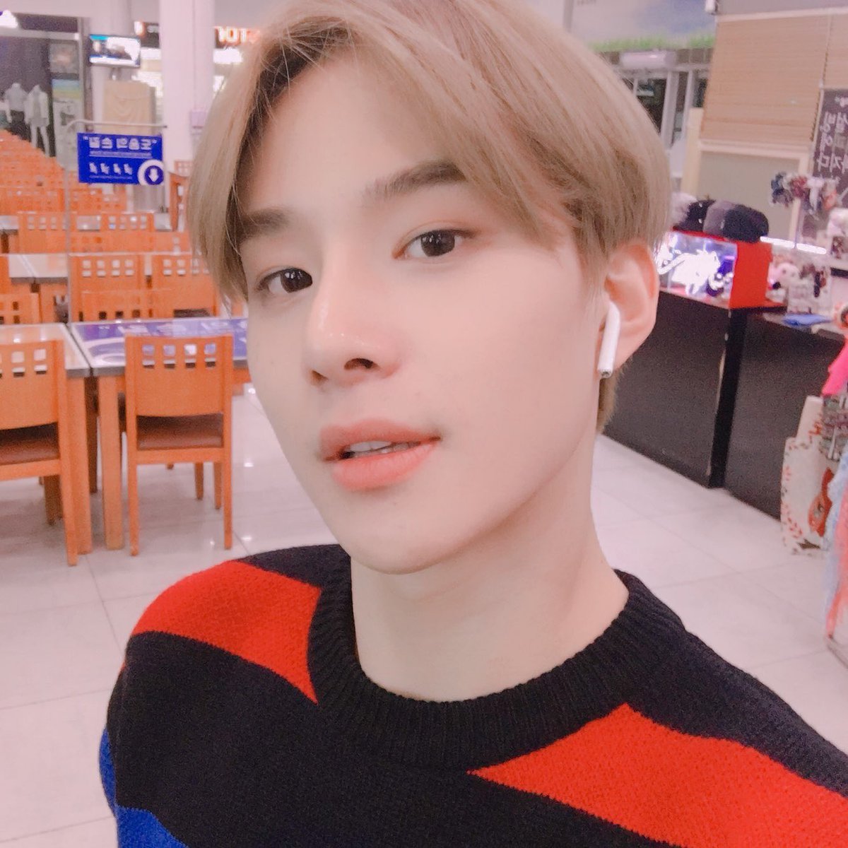 jungwoo as granadír-people have different opinions on it-the truth is it is a unique combination of ingredients that shouldn't work together but do-not everyone is able to comprehend the greatness and advanced taste of this meal-if galaxy brain was food it would be granadír