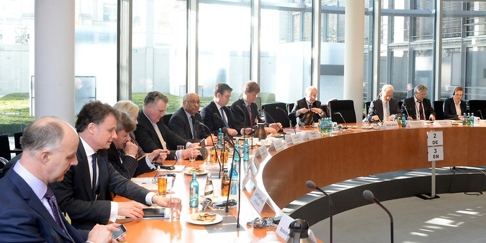 Wirtschaftsausschuss streicht Grünen-Gesetzentwurf zur Abschaffung des 52-Gigawatt-Photovoltaik-Deckels von der Tagesordnung: Die Grünen bezeichneten das Vorgehen der Regierungskoalition als unverantwortlich. Das Solar… dlvr.it/RVDvYn #solarenergy #solarpv #solar