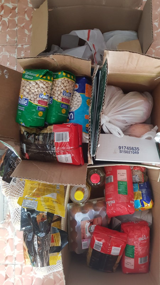 ProyectoOberti's tweet photo. Semanalmente alimentos a las familias más necesitadas con las que trabajamos. De igual modo continuamos facilitando la impresión de los deberes y la atención telefónica diaria para atender a las necesidades que nos solicitan. https://t.co/jIEGGfHCh9