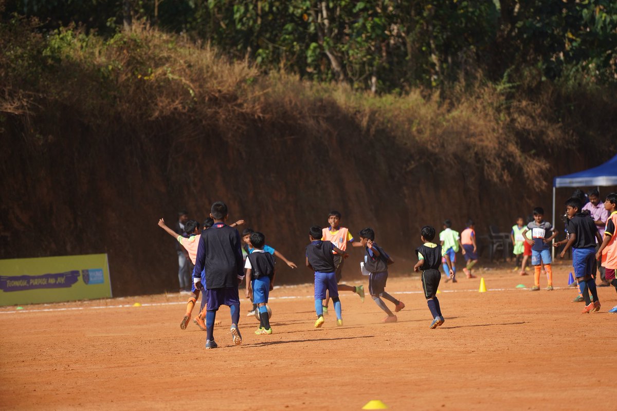 KBYoungBlasters's tweet image. Can you spot the ⚽? 
#YoungBlasters #YennumYellow
#Championsinthemaking