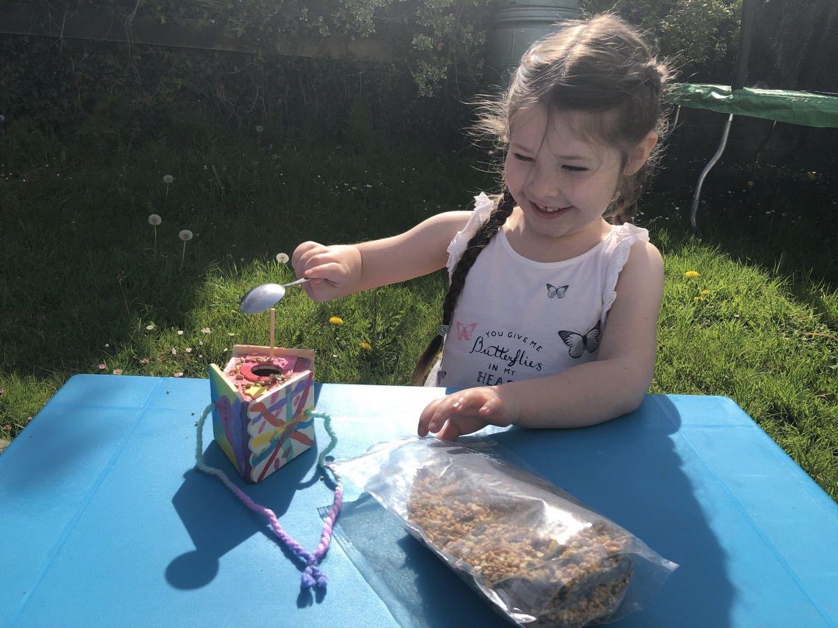 ypd_aidancampus's tweet photo. #EarthDay2020 
Happy Earth Day 🌎 from Becky! Busy with one our of whole class challenge! We love it! 👏🏻👏🏻😊 #HomeSchooling2020 
#teamypdva 💛🖤  @Penrhyndewi https://t.co/r2zQVOFd6N