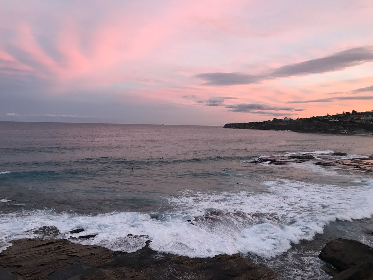 Going to do a thread of some of my favorite photos from nature I’ve taken in honor of  #EarthDay2020   Starting w/Australia because the Bondi beach in Sydney during sunset is one of the most breathtaking things I’ve ever seen.  Can you find me in the 2nd pic @ the Blue Mtns? 