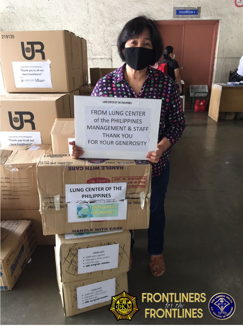 frontlinersfor1's tweet photo. Last week as well, we passed your donations to the Lung Center of the Philippines!
1000 pairs gloves
250 pairs shoe covers
250 OR caps
250 surgical masks
65 coveralls

Special thanks to South Hill School, Inc. for the coveralls! :) https://t.co/Ebf91opI3d