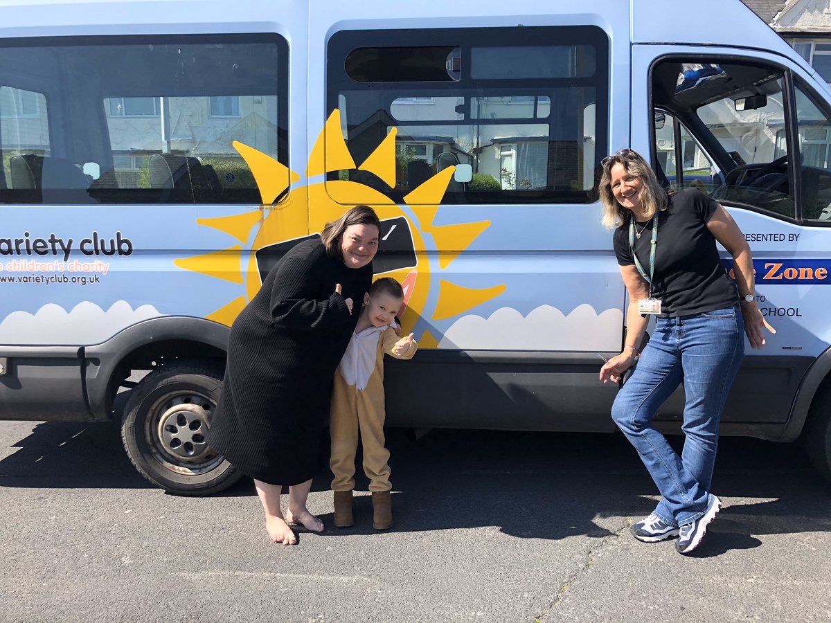 PCABlackpool's tweet photo. Our children and families were delighted to receive their @BpoolCouncil food parcel this week. Both the pupils and staff were thrilled to see each other! @SeaViewTrust https://t.co/Bu1eOZi46j