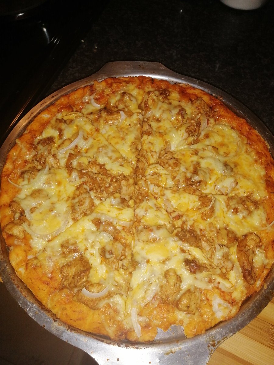 AdrianDCarney's tweet photo. @romans_pizza Without a doubt, my wife @olain4466 deserves a voucher....in absence of Roman's, she made us this last night #RandomActsOfPizza https://t.co/TDTsF2ibZA