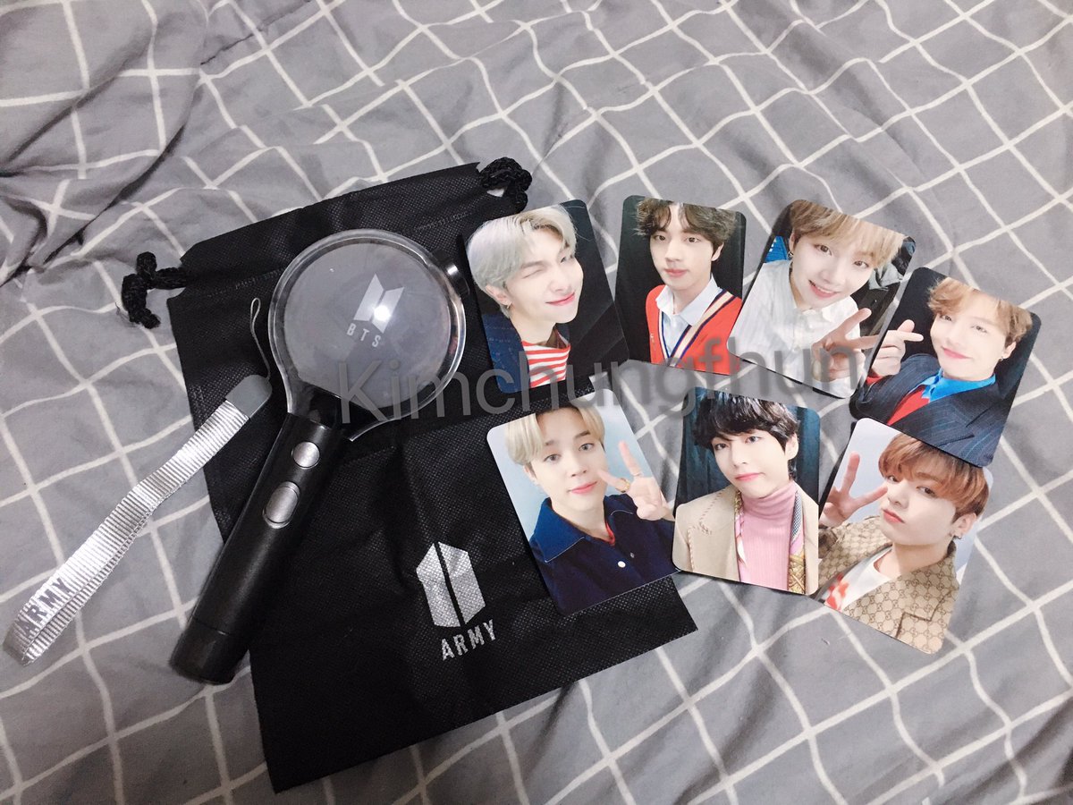 kimchungfhun2's tweet photo. ARMY BOMB Map of the soul มาถึงแล้ววววว กรี๊ดดดดดด คือมันสวยมากกกกก ยิ่งตอนเล่นสีนะ สว่างแสบตามากกกก สมกับที่ตกหลุมรักตั้งแต่แรกเห็น 💜 #ARMYBOMB #mapofthesoullightstick https://t.co/C2C4GJha3G