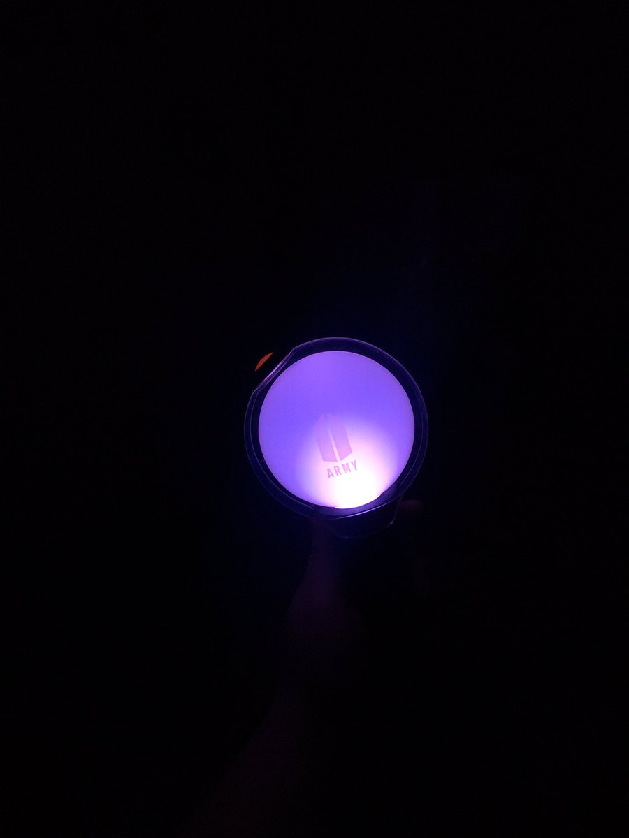 kimchungfhun2's tweet photo. ARMY BOMB Map of the soul มาถึงแล้ววววว กรี๊ดดดดดด คือมันสวยมากกกกก ยิ่งตอนเล่นสีนะ สว่างแสบตามากกกก สมกับที่ตกหลุมรักตั้งแต่แรกเห็น 💜 #ARMYBOMB #mapofthesoullightstick https://t.co/C2C4GJha3G