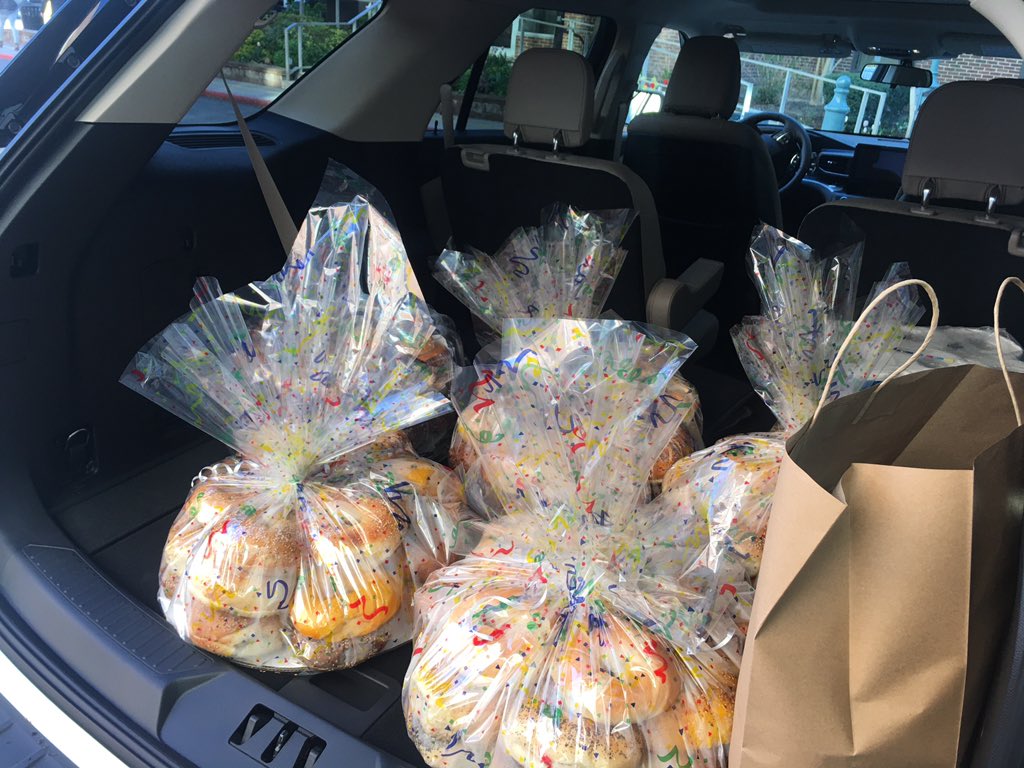 Dropping breakfast off to the ER Department at Winthrop- our faculty and staff members are so thankful for all they do, every day! <a href="/MineolaMS/">Mineola Middle School</a> #MineolaProud