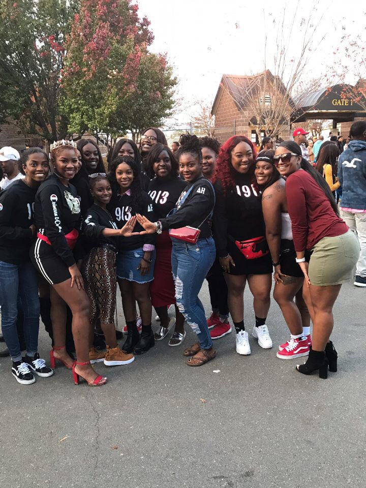 AlishaPhelps's tweet photo. 3 years in the bond today🐥🔺🐘 #LLS17 https://t.co/qhjWGLuvfX