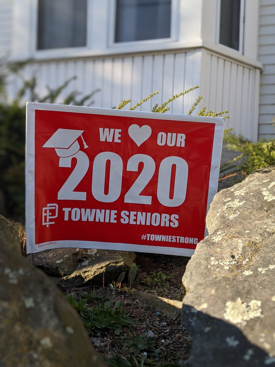 kyla_cornier's tweet photo. As a resident and teacher in EP, this activity made me a little emotional.😭 Thinking of our seniors today!! ❤️ I hope this brings a smile to their faces! @sandy_forand @MsShaniWallace @KathrynCrowle12 @hmcoughlin #towniestrong #ephs2020 #proudteacher https://t.co/9PeQ2kcUcm